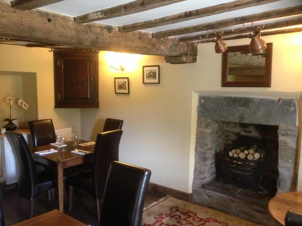 Brigands Inn Mallwyd Экстерьер фото